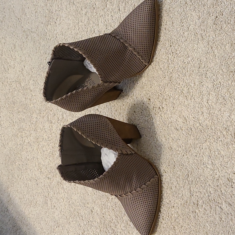 Vince Camuto Lamorna Women's Western Stacked Block Heel Bootie